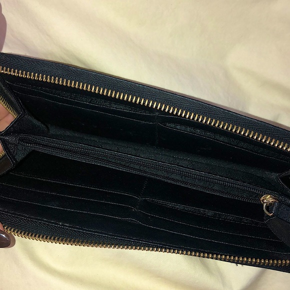 Michael Kors wallet - Picture 3 of 5